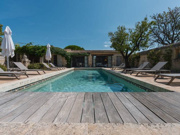 Location de vacances pour 9 personnes, avec jardin et terrasse à Eygalières