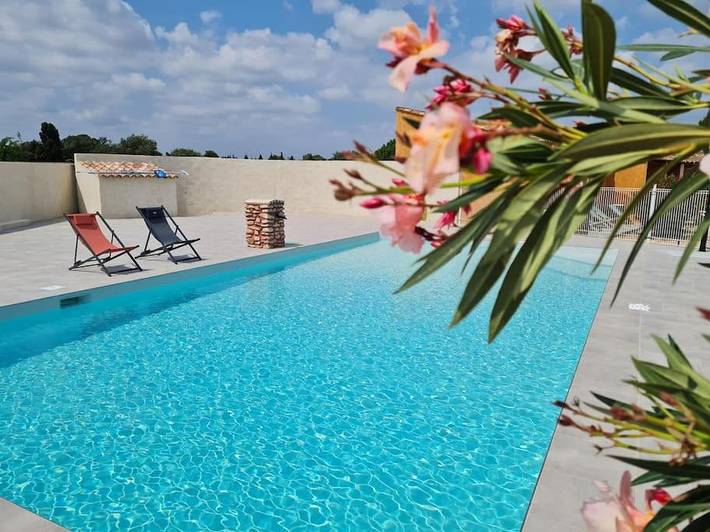 Gîte pour 2 personnes, avec piscine et jardin à Fontvieille - 3