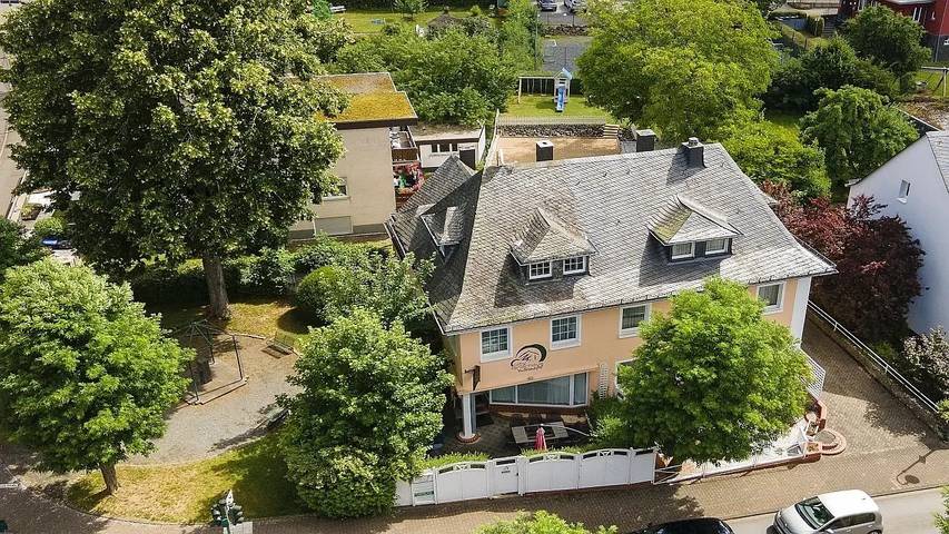 Ferienhaus für 14 Personen, mit Sauna und Terrasse in Daun