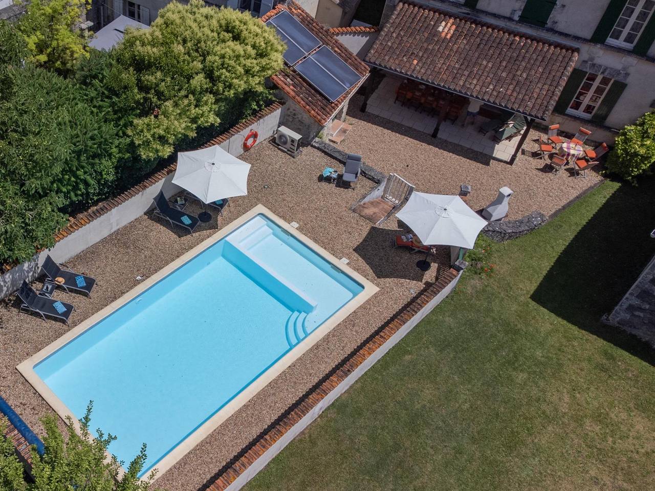 Two family houses by a river plus a private pool in Charente
