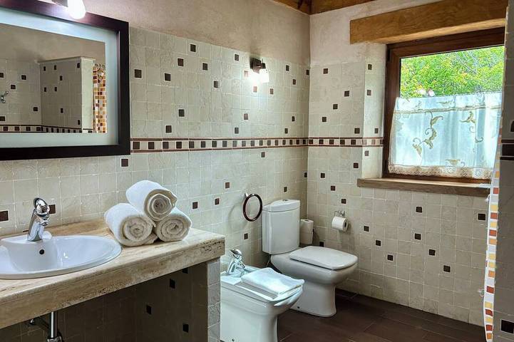 Villa de lujo con piscina climatizada y sala de juegos, enclavada en la montaña in Navafría, Provincia de Segovia