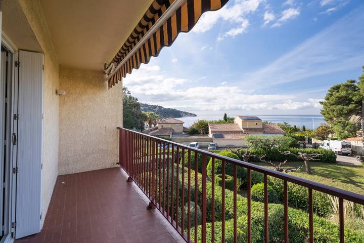 Appartement entier, Appartement 'Magnifique 6 Personnes' avec Balcon, Wi-Fi et Climatisation in Le Pradet, Côte méditerranéenne (France)
