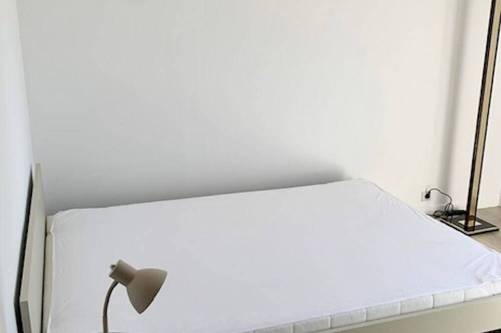 Apartamento entero, Lovely studio in the heart of a typical Provencal village in Le Rouret, Region de Cannes