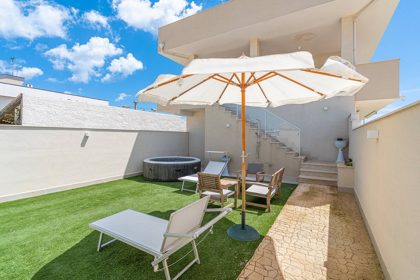 Appartamento intero, Appartamento 'Marzamemi Deluxe' con piscina condivisa, Wi-Fi e aria condizionata in Marzamemi, Noto e dintorni