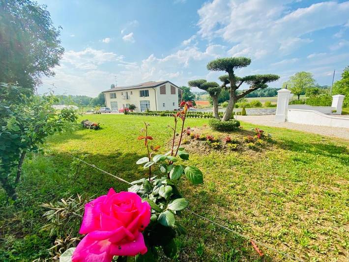 Casa vacanza per 2 persone, con Terrazza e Giardino nonché Panorama a Monzambano