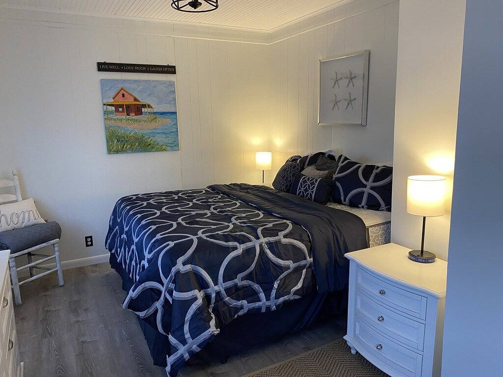 Charming Beach House 2 Br, 1.5 Bth with waterfront ocean views. in Guilford, Connecticut