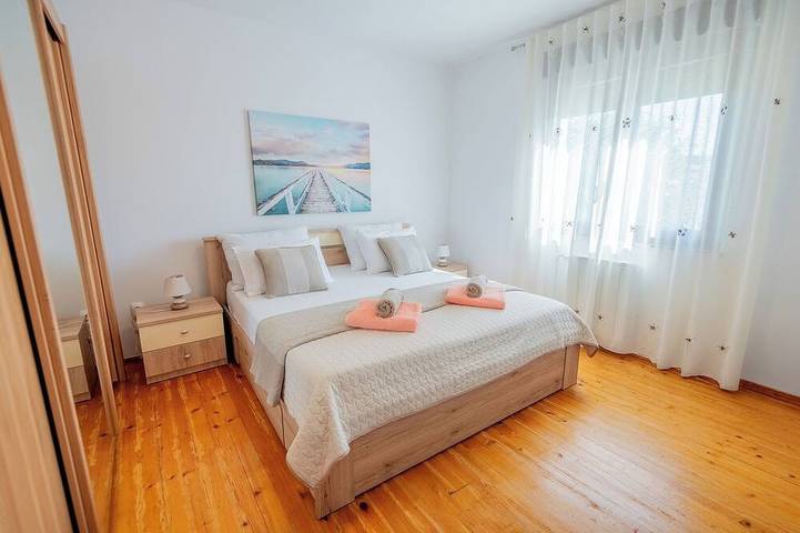 Ganze Wohnung, FerienWohnung mit privatem Pool im Dorf Sutivanac in Barban, Südküste Istrien