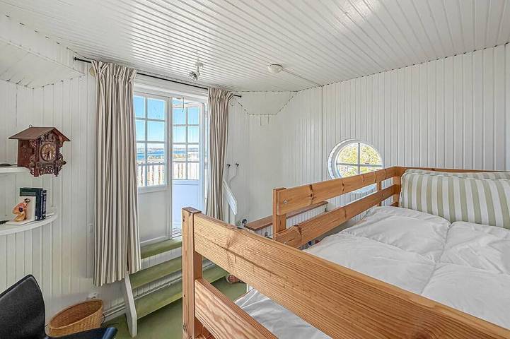 Lovely home in Saltsjöbaden with sauna in Nacka, Stockholmer Schärengarten