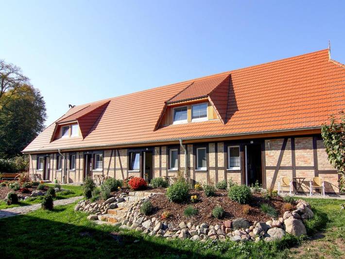 Ferienwohnung für 8 Personen, mit Terrasse und Garten in Lütow