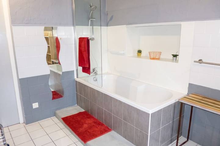 Location de vacances pour 3 personnes, avec Balcon ainsi que Jardin et Piscine à Cardet - 4