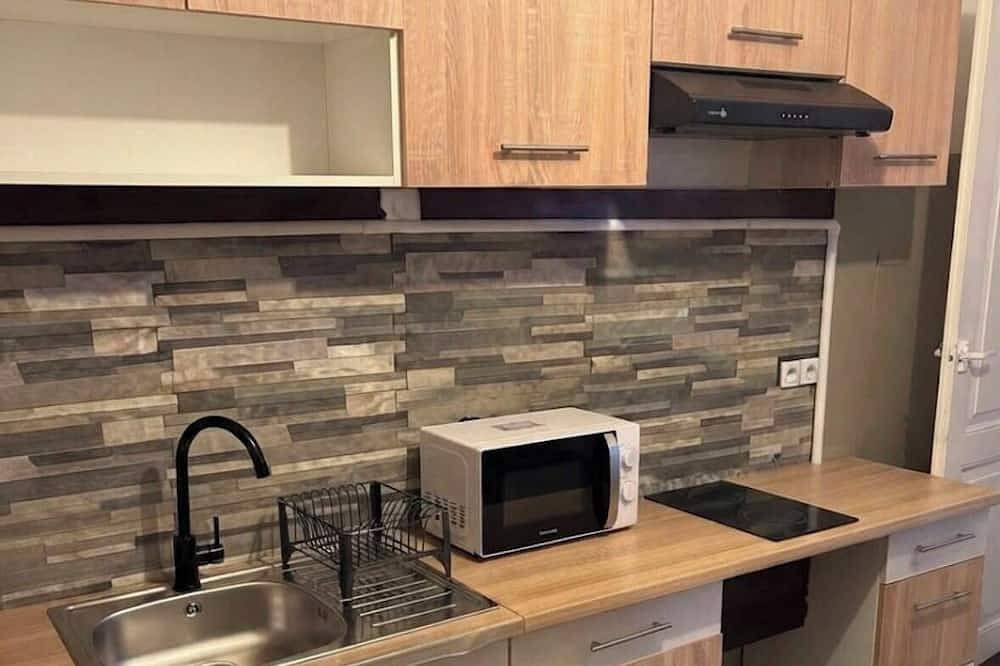 2-room apartment with a fully equipped kitchen in the city center in Dourdan, Essonne
