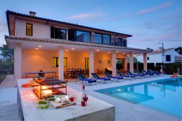 Villa in Playa del Port de Pollença, Pollença für 8 