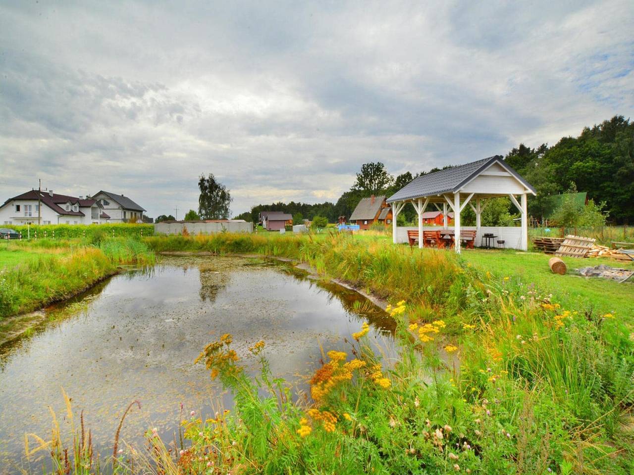 Ferienhäuser mit Pool und Whirlpool in Powiat Sławieński