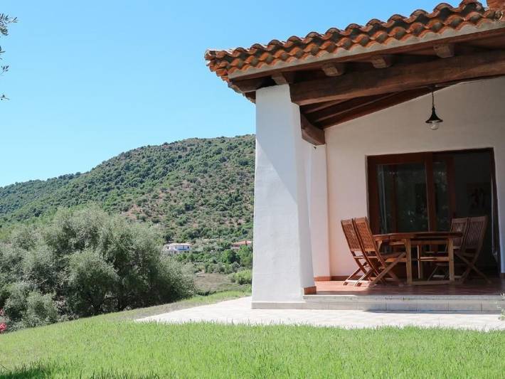 Appartamento per 4 persone, con terrazza e piscina nonché giardino a Tanaunella