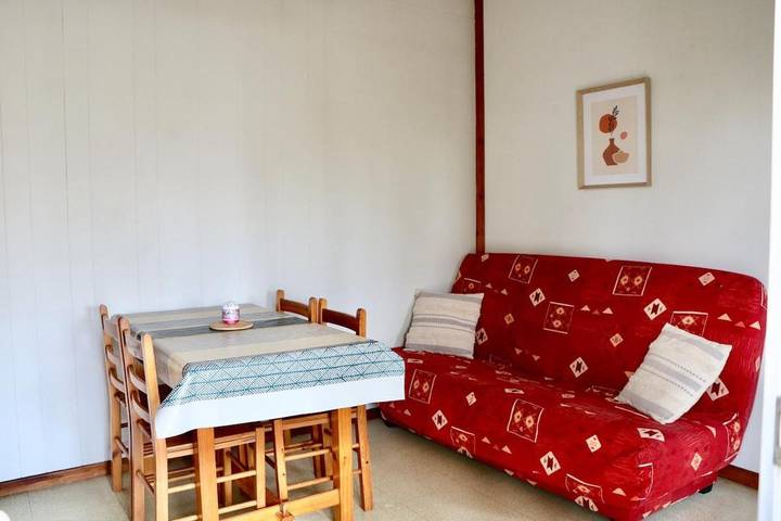 Gîte pour 4 personnes, avec jardin ainsi que piscine et terrasse à Rivières