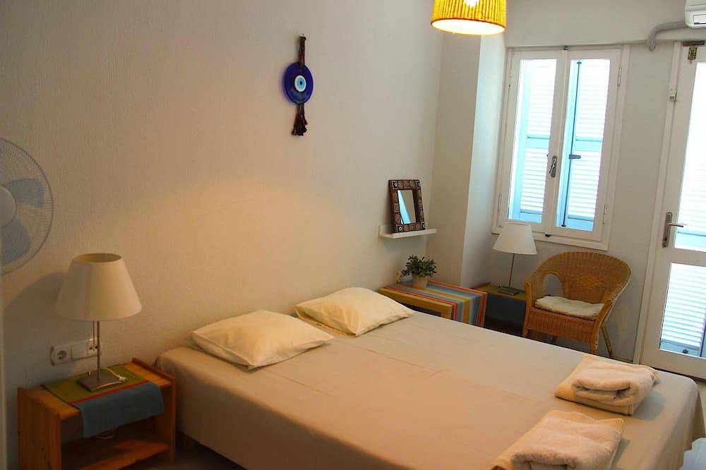 Charming 3-bedroom Villa & Private Pool in Tranquil Olive Tree Garden in Cesme, Türkische Ägäis