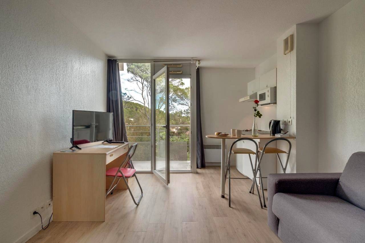 Entire apartment, Studio Apartment in Valbonne, Mediterranean Coast (France)