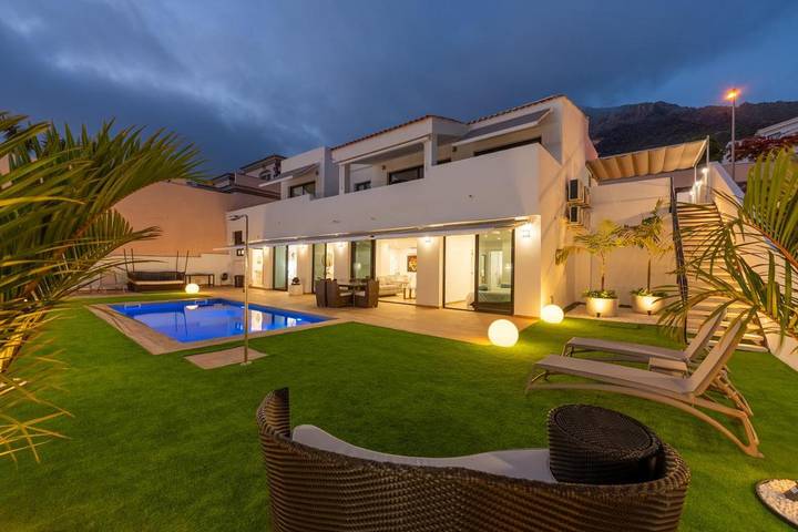 Finca für 4 Personen, mit Pool und Ausblick sowie Garten in Adeje