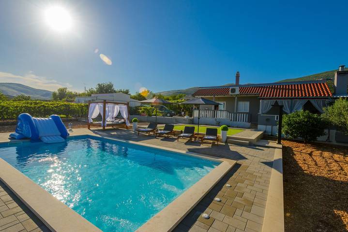 Villa pour 5 personnes, avec jardin et piscine à Trogir - 2