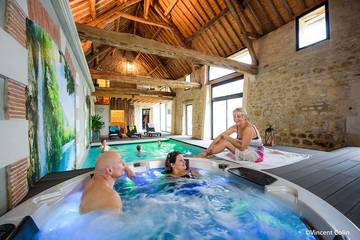 Gîte pour 11 personnes, avec piscine et sauna ainsi que jardin et jacuzzi dans l' Aisne
