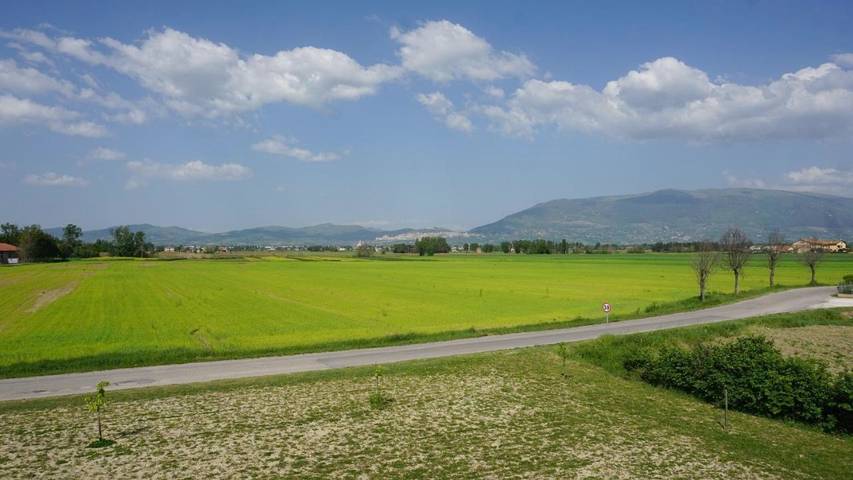 Agriturismo per 4 persone, con Terrazza e Giardino nonché Panorama a Bettona