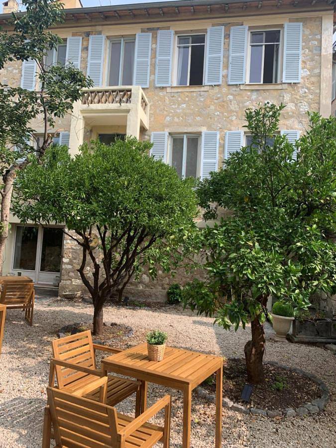 Chambre d’hôte pour 2 personnes, avec jardin et jacuzzi ainsi que terrasse et piscine