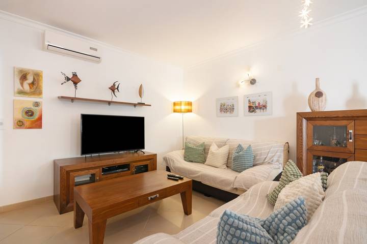 Ganze Wohnung, Apartment „Villa Sal, Sol, Sul“ mit privater Terrasse, WLAN und Klimaanlage in Manta Rota, Vila Nova de Cacela