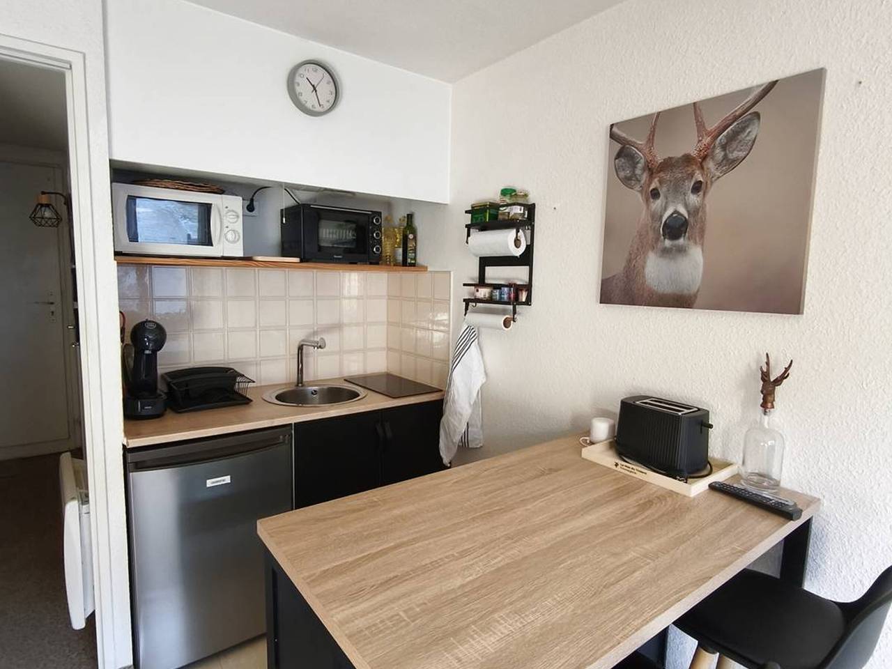 Studio entier, Studio confortable au pied des pistes avec balcon in Le Sauze, Enchastrayes