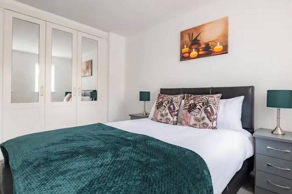 Beautiful 5 Bedroom Home With Parking Near Nec and Bhx in Solihull, Région de Birmingham