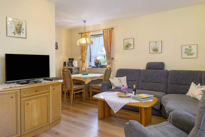 Geheel appartement, Appartement 'Wagner' met privéterras en Wi-Fi in Bad Bellingen, Zuidelijk Zwarte Woud