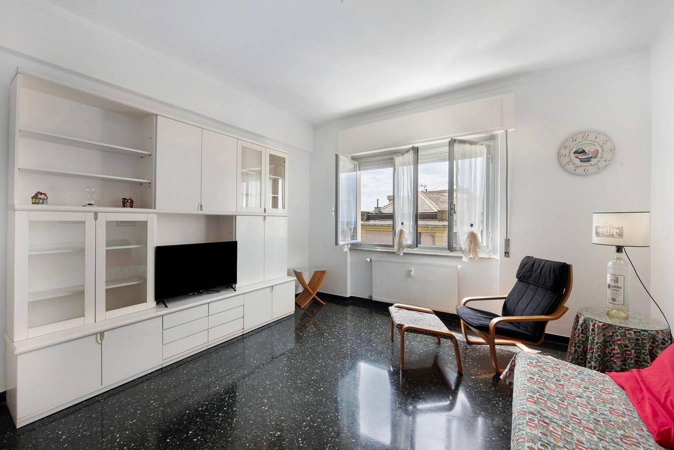 Entire apartment, Apartment 'Palmaro' with Balcony and Air Conditioning in Ponente (Genova), Genoa