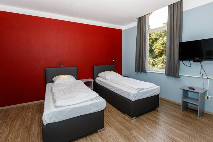 Hotel für 3 Personen, mit Terrasse und Garten in Sarstedt