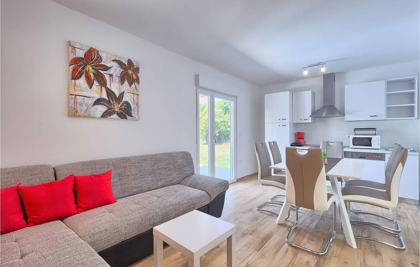Modernes Apartment mit 2 Schlafzimmern, Pool, in Küstennähe und in der Nähe des Flughafens Pula in Valtura, Südküste Istrien