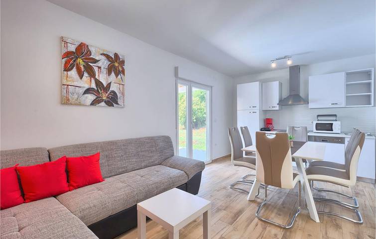 Modernes Apartment mit 2 Schlafzimmern, Pool, in Küstennähe und in der Nähe des Flughafens Pula in Valtura, Südküste Istrien