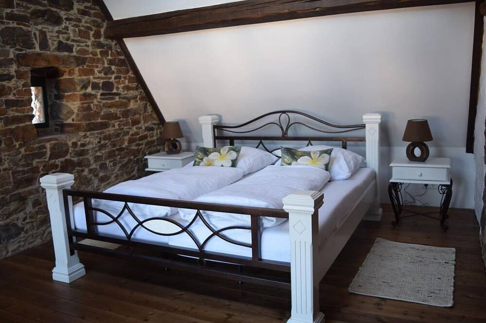 Ganze Wohnung, Ferienhaus \"Altes Steinhaus\" (max. 9 Personen) - Landhaus am Aremberg in Antweiler, Ahrtal