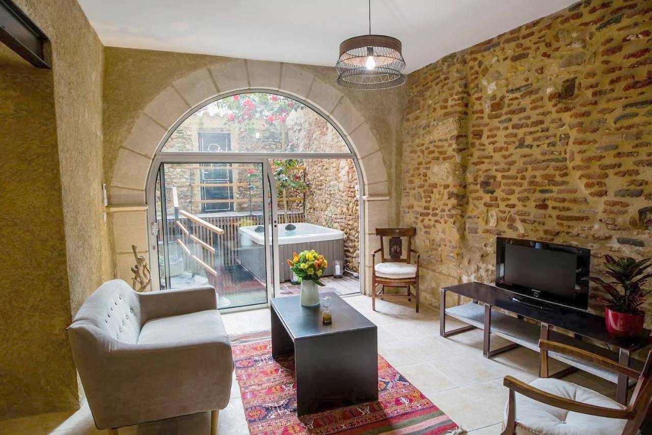 Appartement entier, Two-Bedroom Apartment in Bergerac, Périgord Pourpre