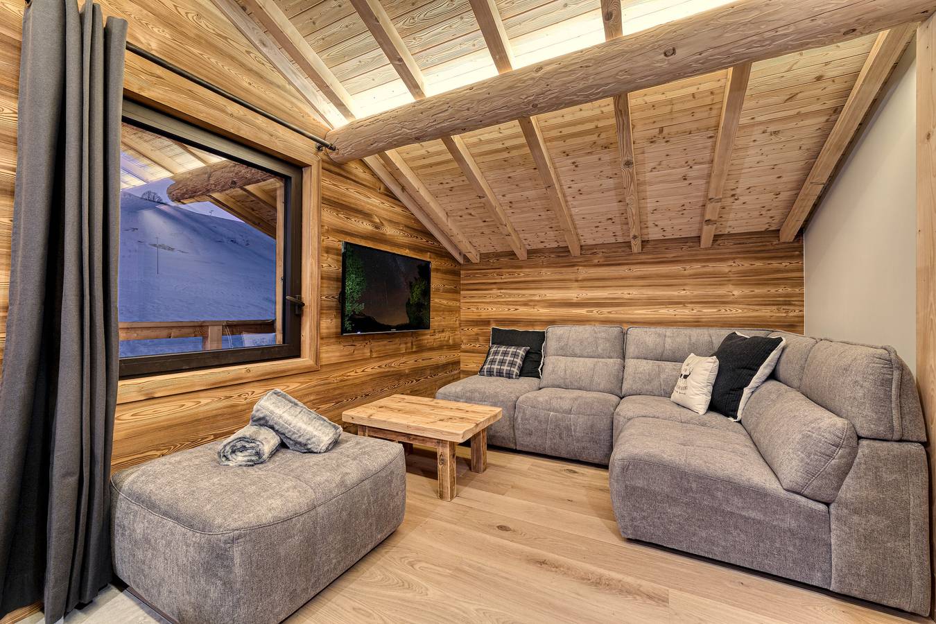 Apartamento entero, Apartamento 'L'Etale' con vistas a la montaña, balcón y Wi-Fi in La Clusaz, Región de Annecy