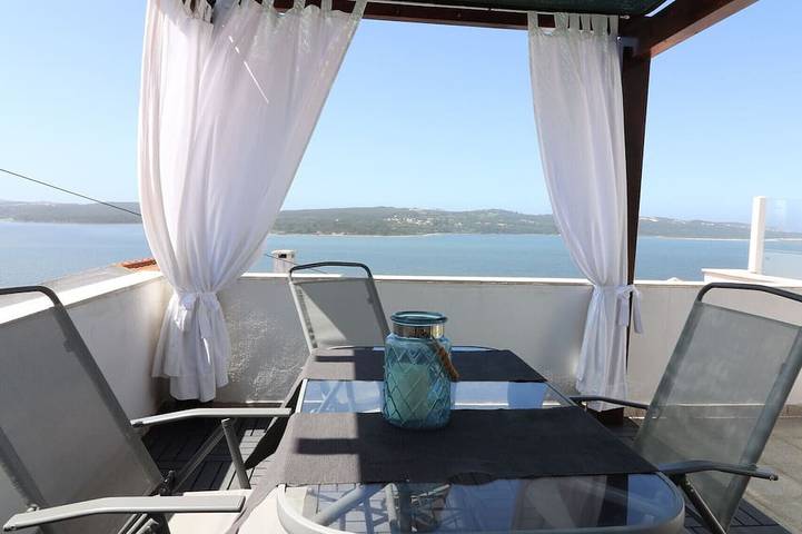 Location de vacances pour 4 personnes, avec terrasse et jardin dans Nadadouro
