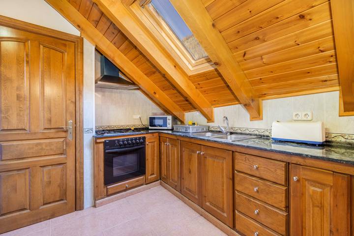 Ganze Wohnung, Ferienwohnung 'La Golfa' mit Bergblick und Privatem Garten in Durro, La Vall de Boí