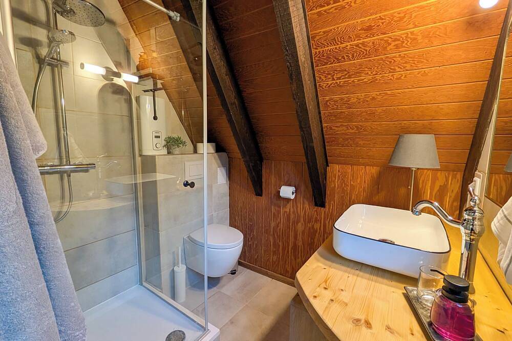Livias Lodge - Nurdachhaus mit Sauna Terrasse und Garten am Wald in Wittingen, Landkreis Gifhorn