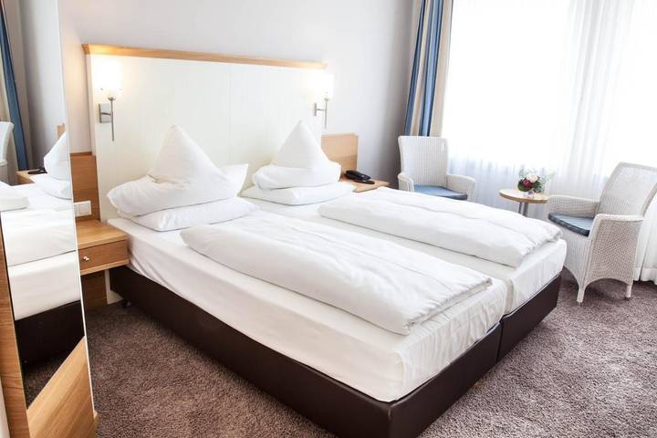 Hotel, mit Terrasse und Pool sowie Sauna in Friedrichstadt