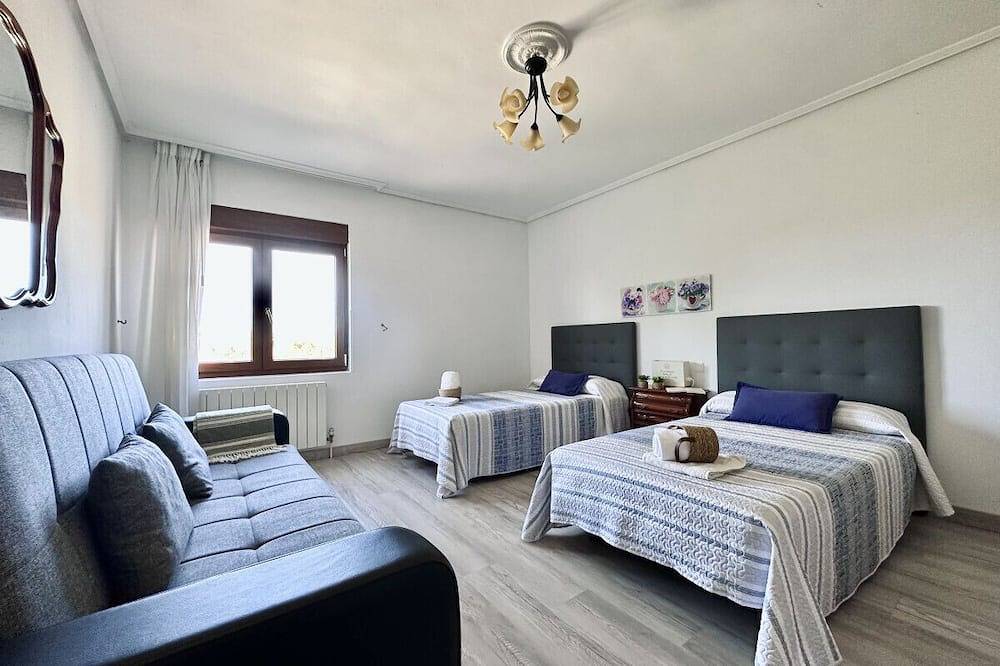 Entire apartment, Bajo con Amplia Terraza- El Trocador 12805 in Bareyo, Cantabrian Coast