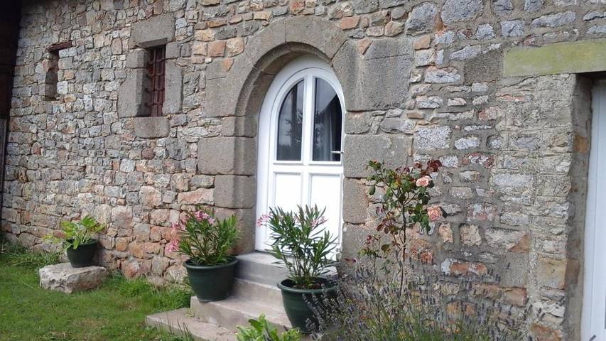 Maison d’hôte pour 3 personnes, avec Terrasse et Jardin dans Livré-sur-Changeon