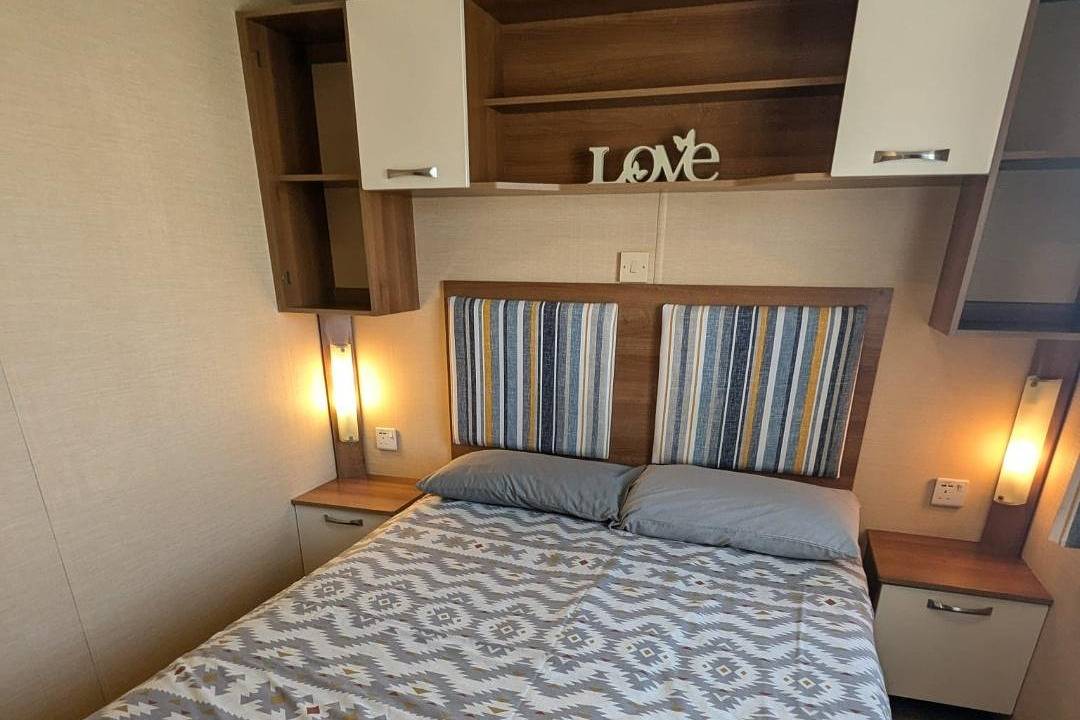 Cabin Sleeps 8 - Pools, Parking, Pets in Weymouth, Dorset