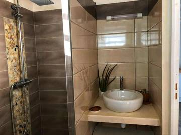 Gîte pour 4 personnes, avec vue et terrasse dans Plage des Raisins Clairs