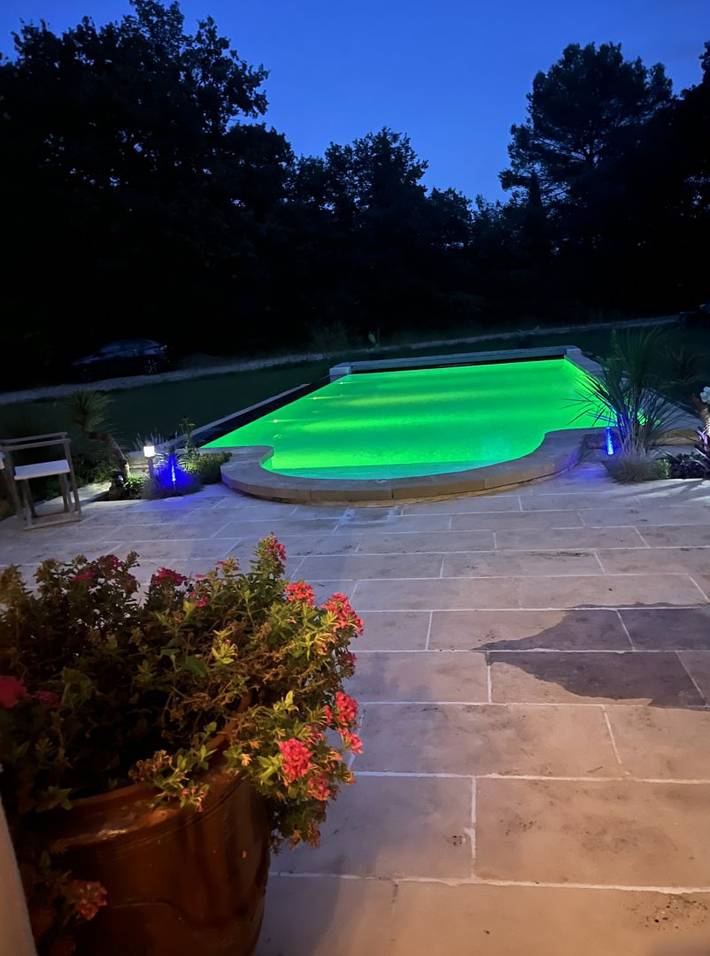 Location de vacances pour 2 personnes, avec piscine et jardin à Saint-Cannat - 4