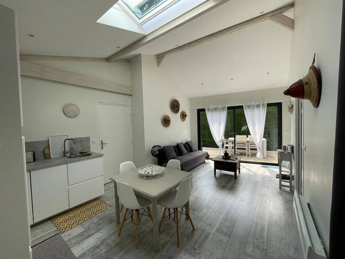 Appartement entier, One-Bedroom Apartment in Eysines, Région de Bordeaux