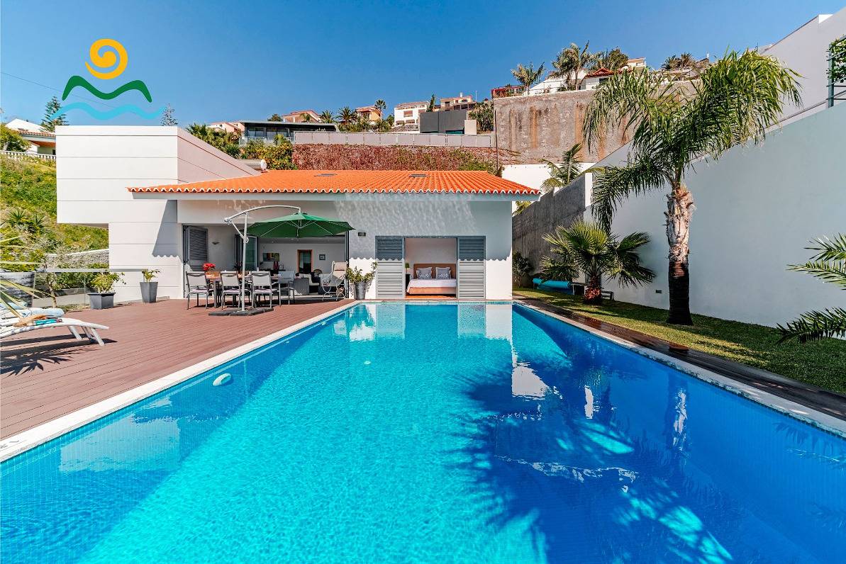 Spacious Villa With Games Room, Sauna | Sol e Mar in Caniço, Madeira