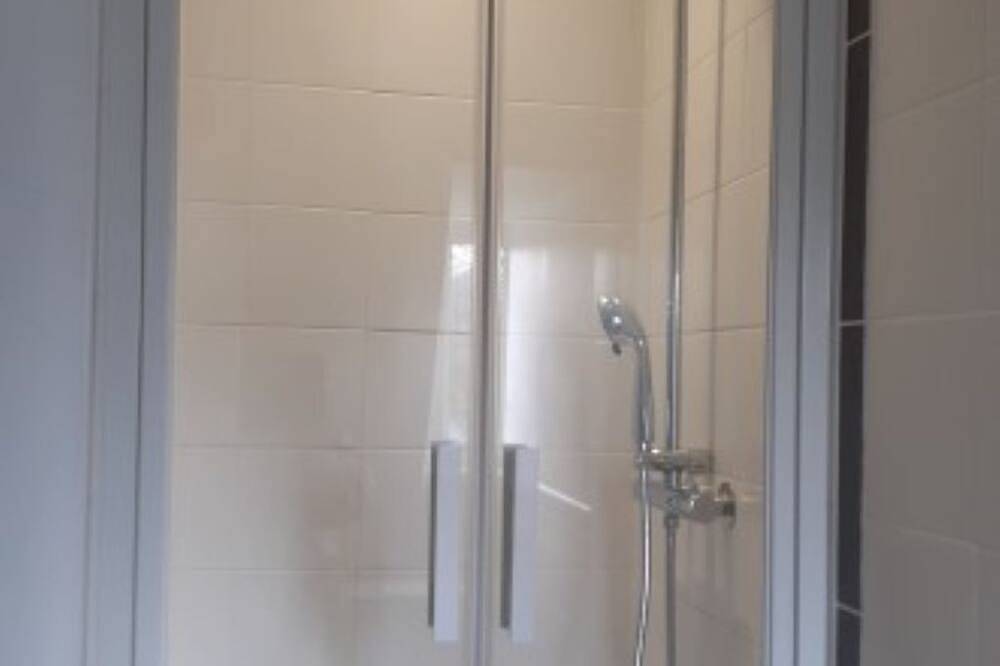 Entire apartment, Steredenn Ar Mor 5 Furnished studio for season 2026 in Pont l'Abbé in Pont-l'Abbé, Côte de Cornouaille