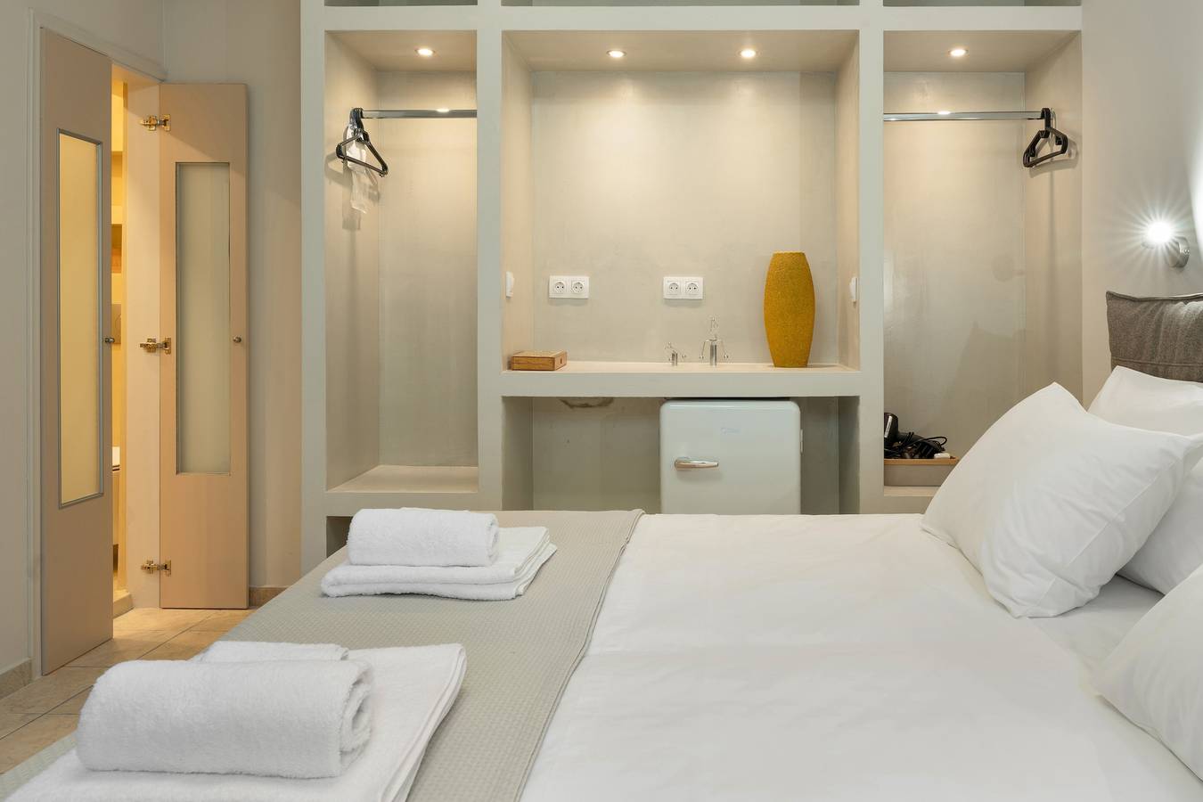 Room 'Lower Level 6' with Shared Terrace, Wi-Fi & Air Conditioning in Artemida, Østkysten av Attikaregionen